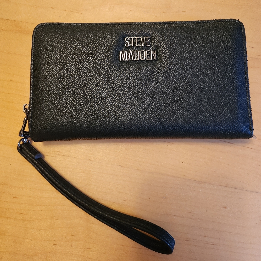 Steve Madden Black Wristlet Wallet